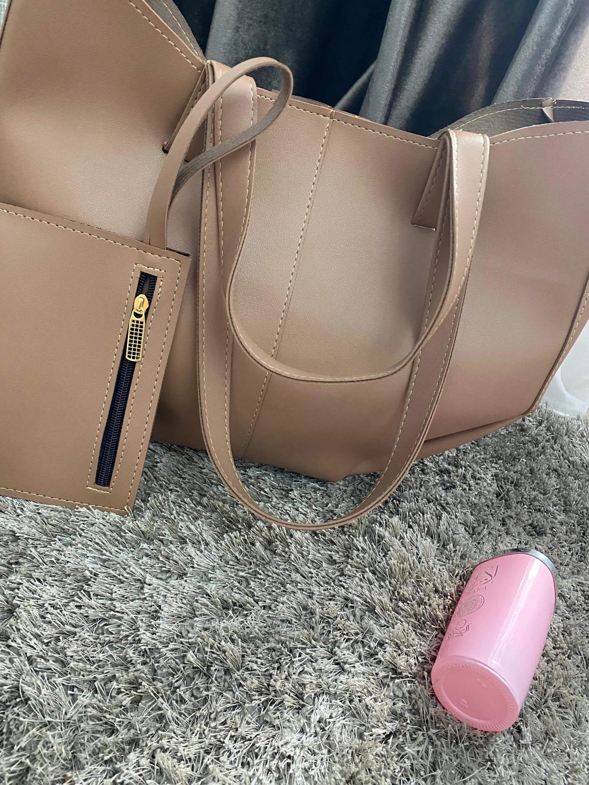 كبيرة في المساحة… راقية في الإطلالة 🤎 حقيبة رمضان اللي تحتاجيها